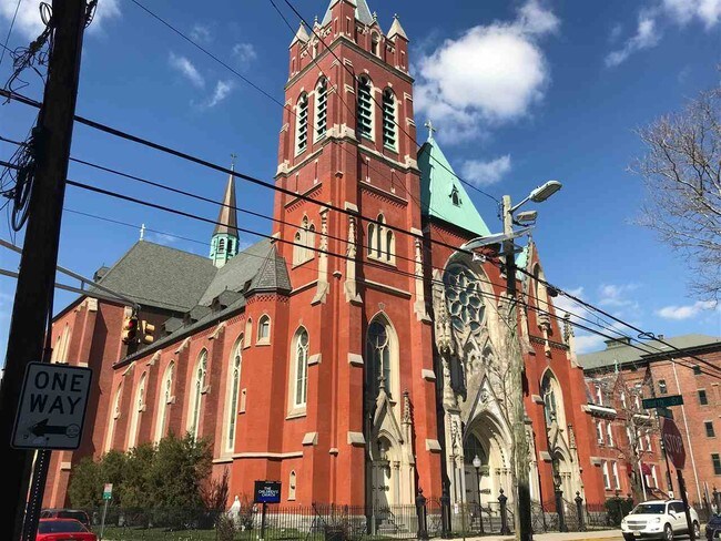 Building Photo - 315 Willow Ave