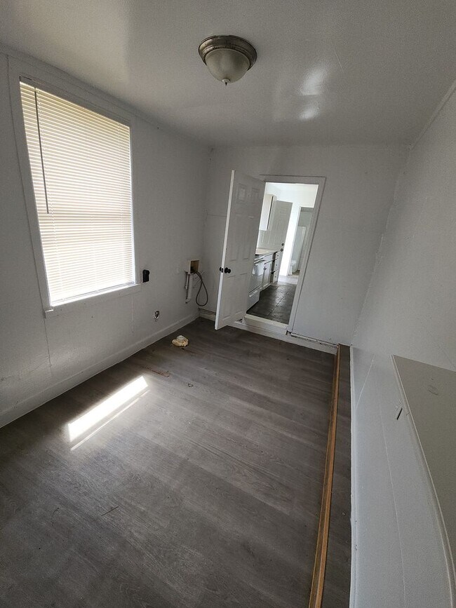 Building Photo - 1408 W Morton St