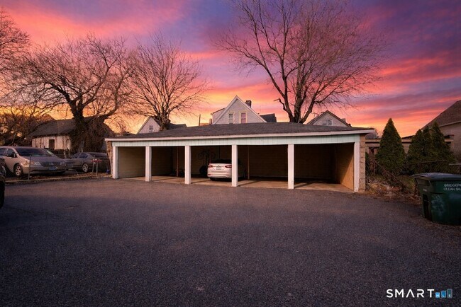 Building Photo - 1132 Hancock Ave