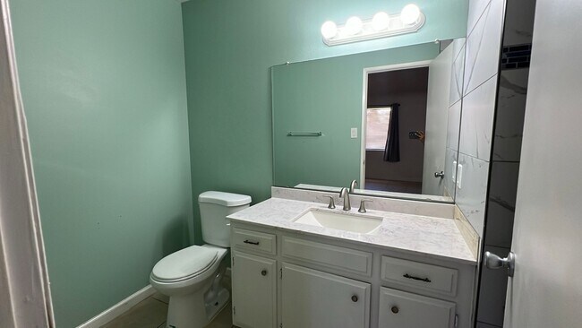 Building Photo - (APPLICATION PENDING) East Lancaster Home