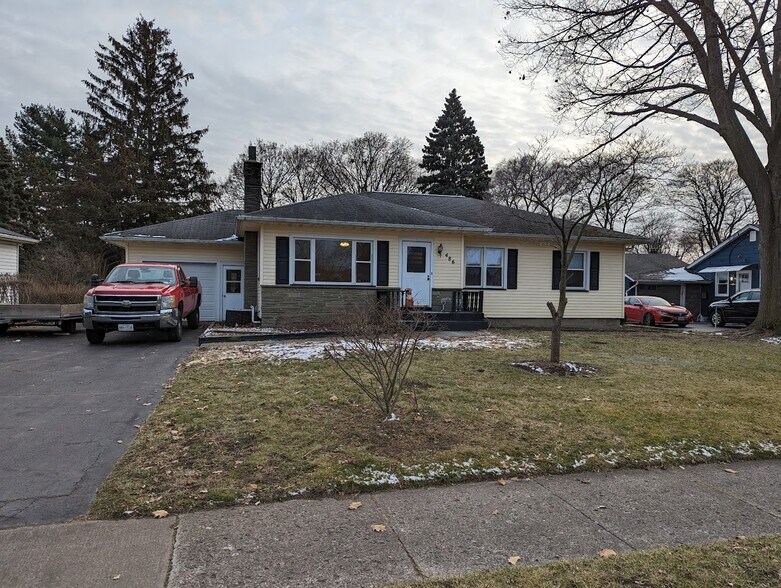 Building Photo - 486 Brookview Dr
