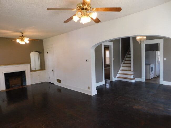 Building Photo - Very charming, large 4 bedroom/2 bath in E...