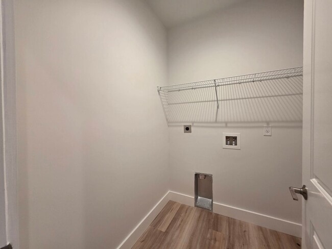Building Photo - FOR RENT 3 bed, 3.5 bath, 3 level brand new condo