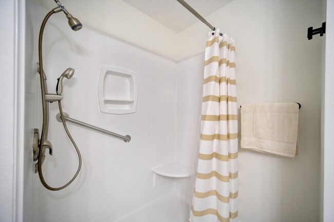 Building Photo - 1024 Juniper Ave