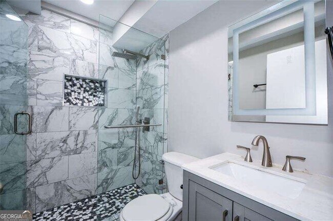 Building Photo - 620 Peachtree St NE