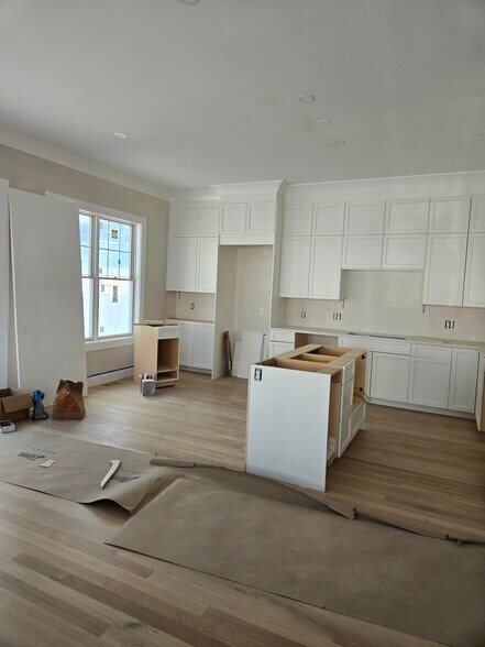 Building Photo - 114 E Side Pky