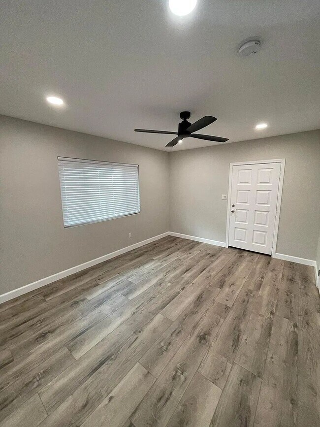 Building Photo - 1010 Cypress Ave