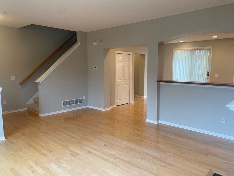Building Photo - 11346 Stratton Ave