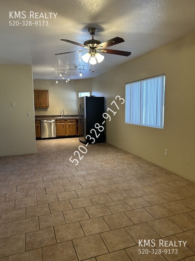 Building Photo - 3 Bedroom 2 Bath-3419 E Glenn Unit 3-OWNER...