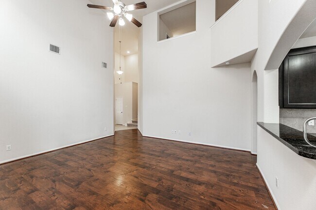 Building Photo - 6443 Wilshire Fern