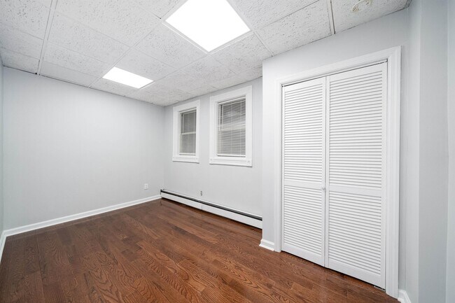 Building Photo - 728 Bergen Ave
