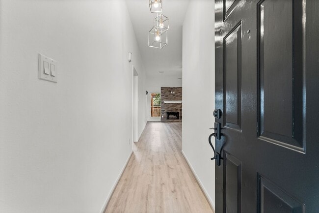 Building Photo - 351 Fantasy Ln
