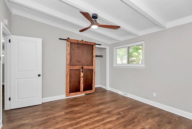 Building Photo - Beautifully Renovated 3BD/1BA Ranch in Sen...