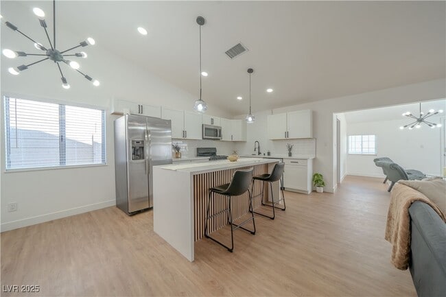Building Photo - 1671 Sandalwood Ln