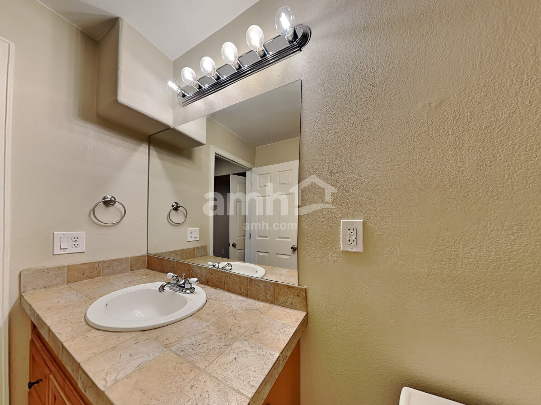 Building Photo - 285 Octillo St