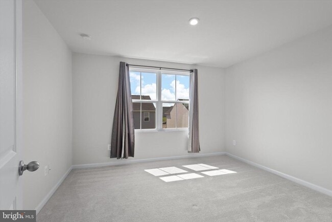 Building Photo - 2574 Laurel Pk Dr
