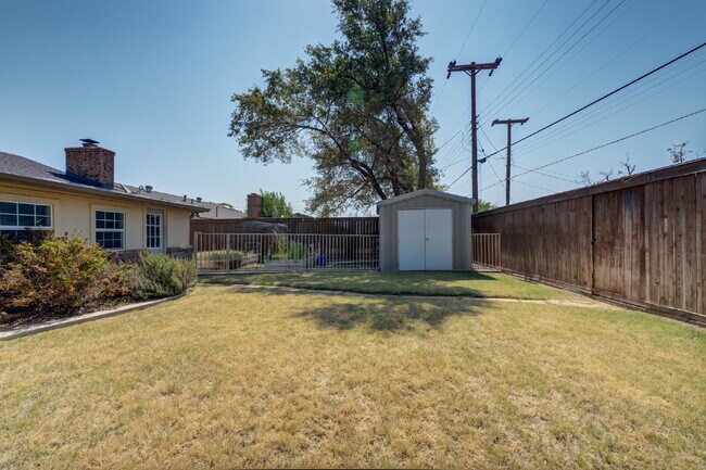 Building Photo - Spacious 3 bed 2 bath with Large Bonus Room!!