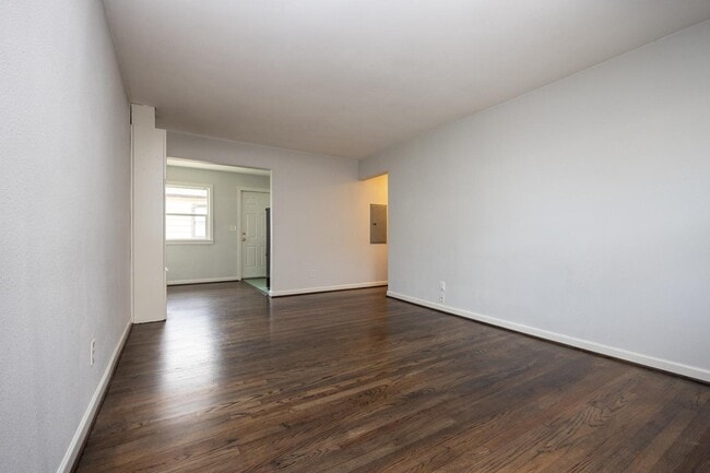 Building Photo - 4550 NE 14th Pl