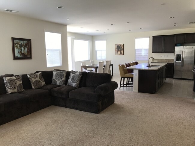 Building Photo - Private large 4 bed NextGen, with double living rooms, kitchens and laundries.