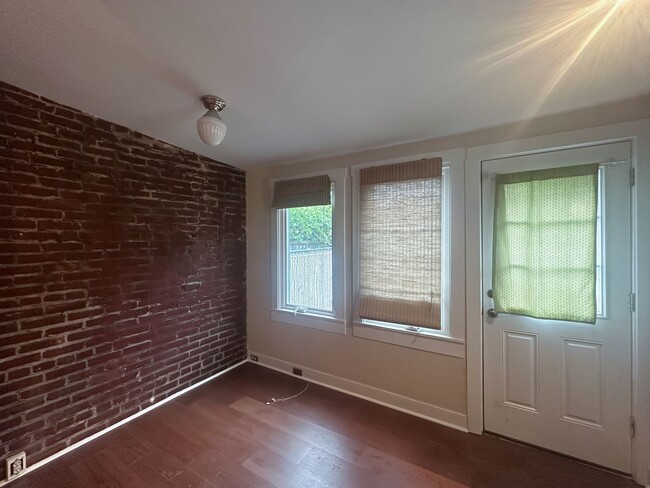Building Photo - Charming 3Bed/1.5Bath in Hampden
