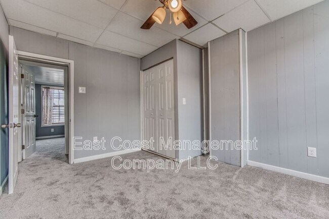 Building Photo - 1253 Sargeant St