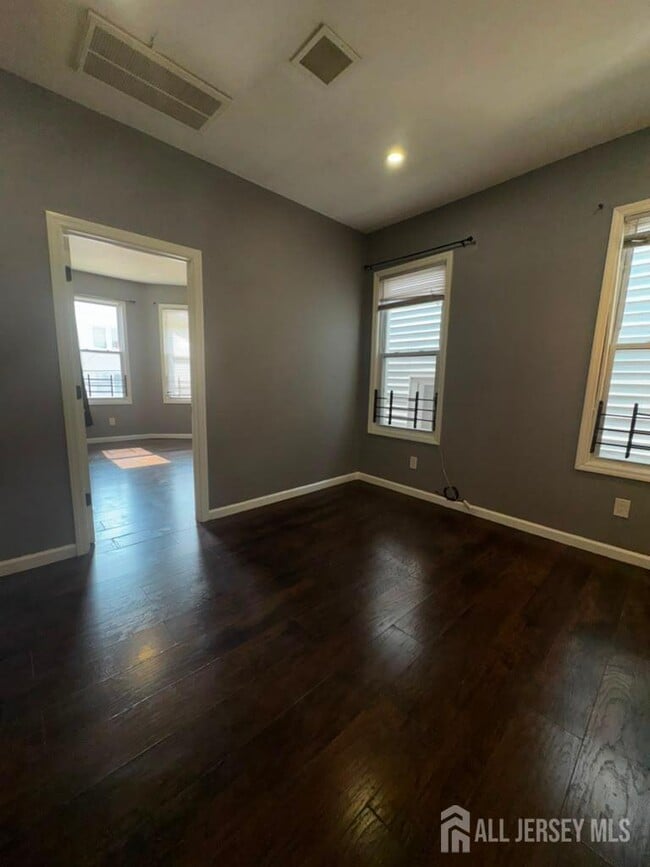 Building Photo - 487 S 17th St