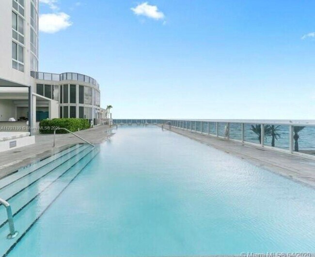 Building Photo - 16001 Collins Ave