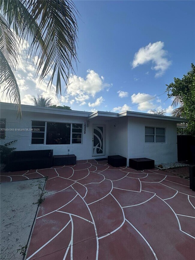 Primary Photo - 16030 Miami Dr