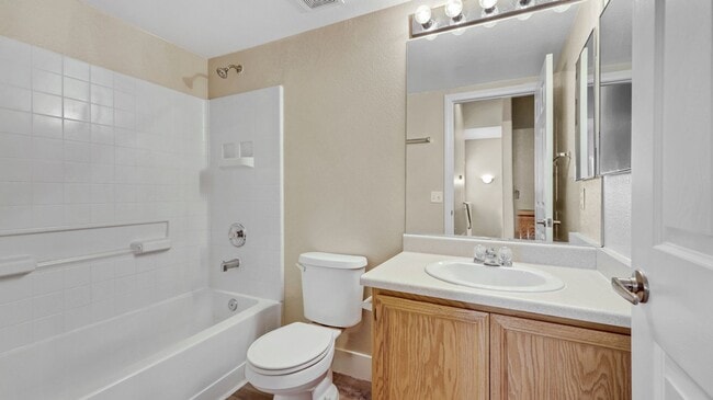 Building Photo - Fully rehabbed 3 bedroom Townhouse with 2 ...