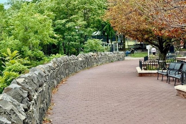 Building Photo - 6607 Lincoln Pl