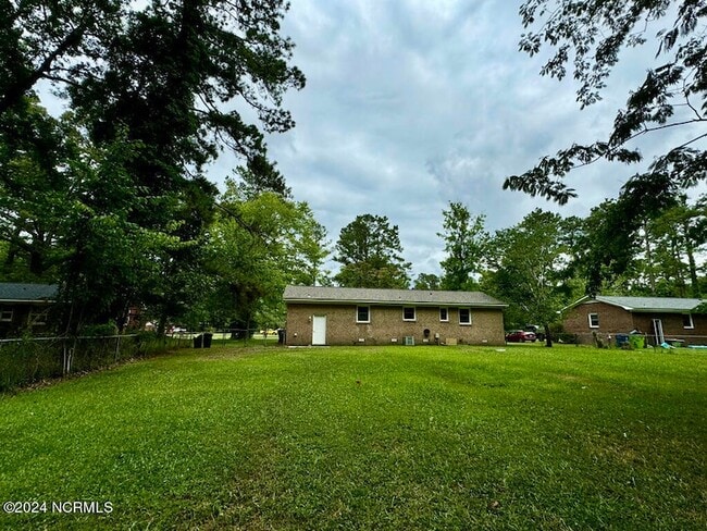 Building Photo - 3802 Brandywine Dr