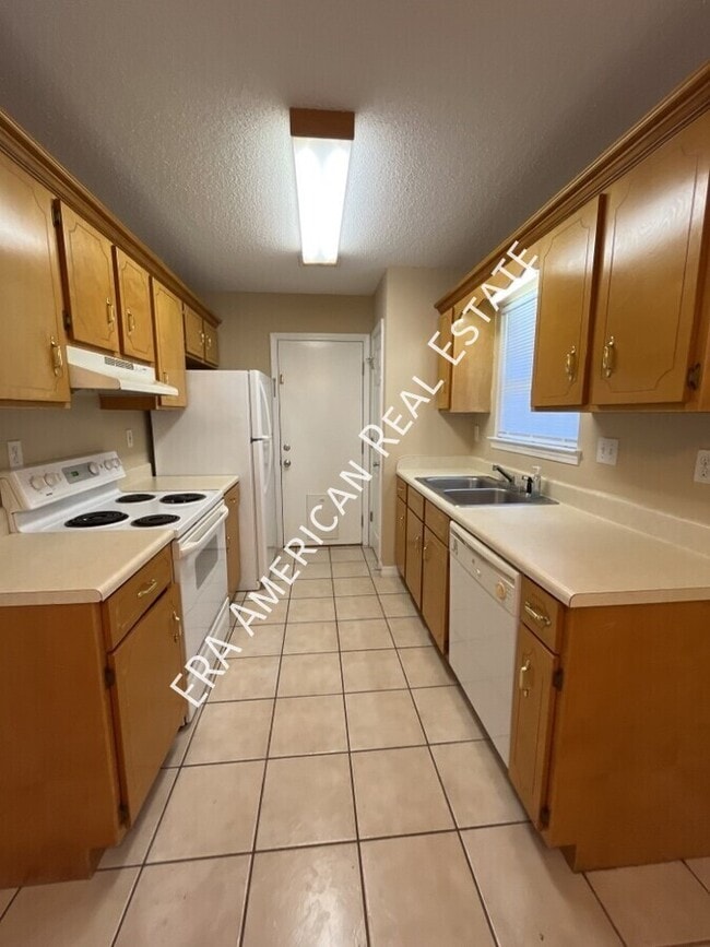 Building Photo - 2455 Starmount Dr