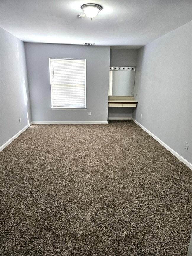 Building Photo - 210 Fairview Cir