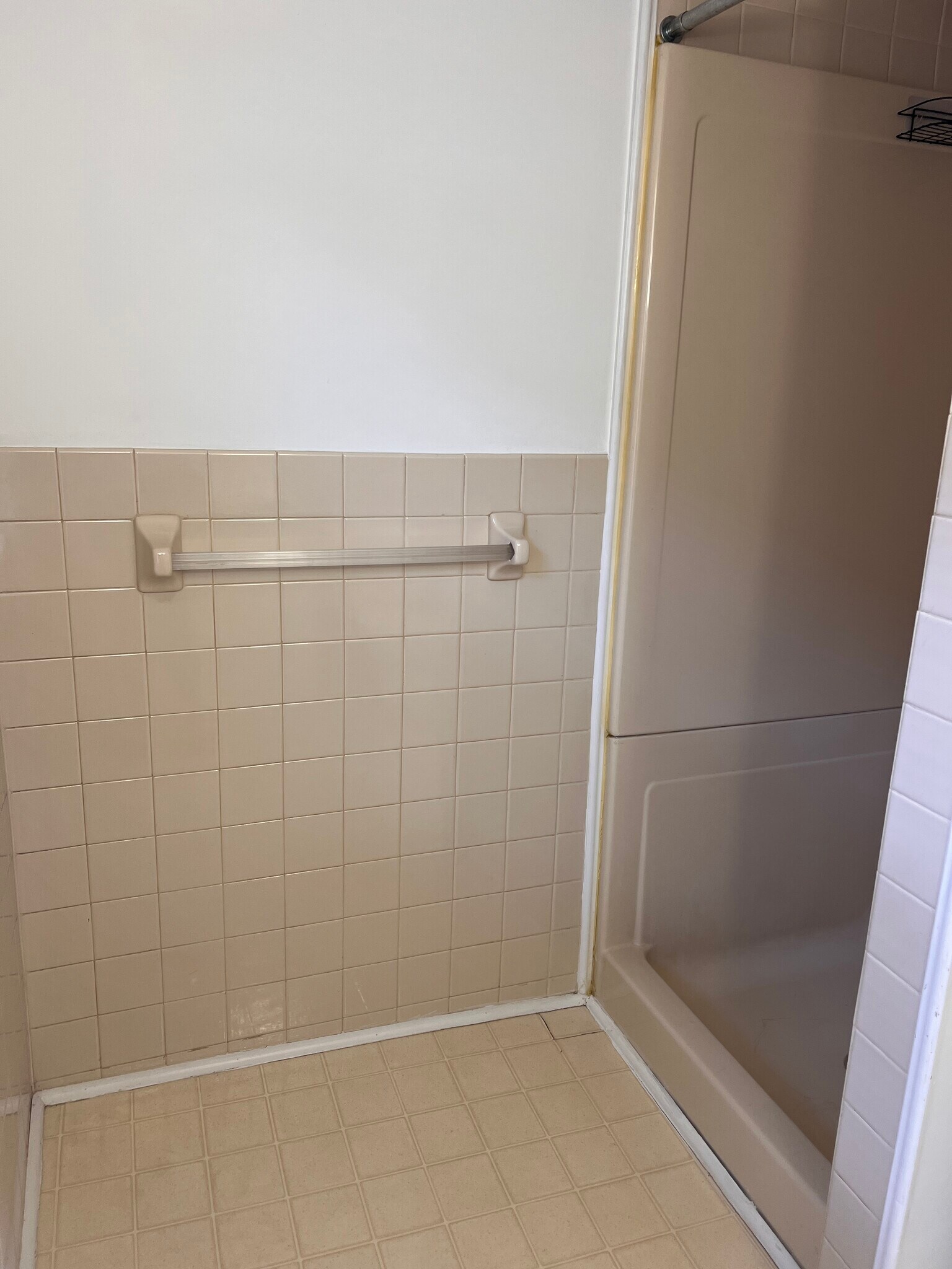 Building Photo - 17 Elm St