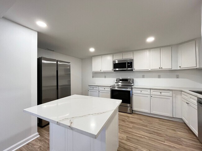 Building Photo - Modern 2BD, 2BA with 3rd Bonus Room Near Downtown Durham with Assigned Off-Street Parking and Bac...