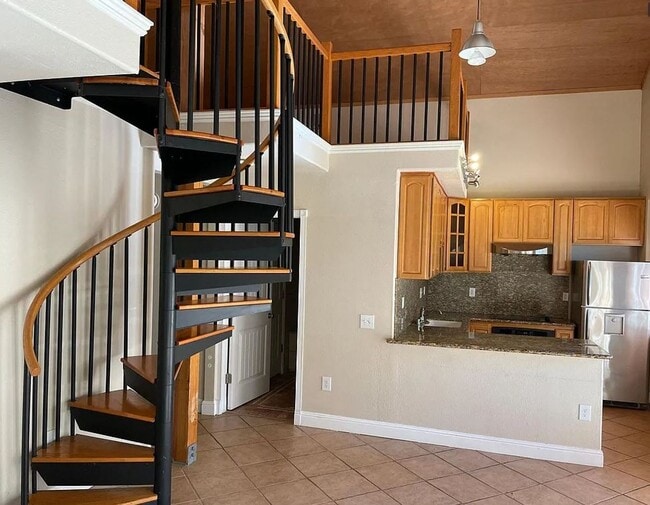 Building Photo - Great location, quiet, 2 bedroom, 1 bath, ...