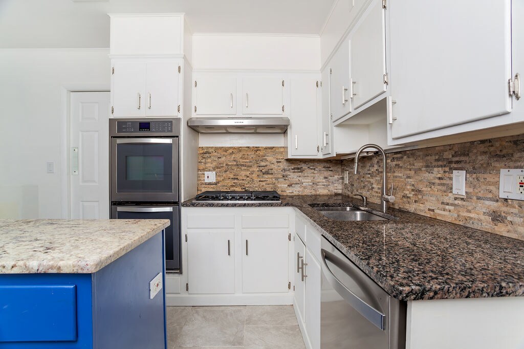 Building Photo - 198 Valley Rd