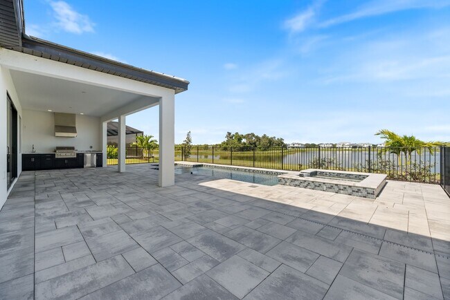 Building Photo - Brand New spacious 4bd/3.5bth Sarasota Hom...