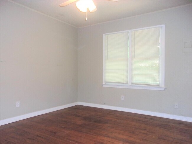 Building Photo - 3 BED 1 BATH IN CASADY HEIGHTS ADDITION OF THE VILLAGE