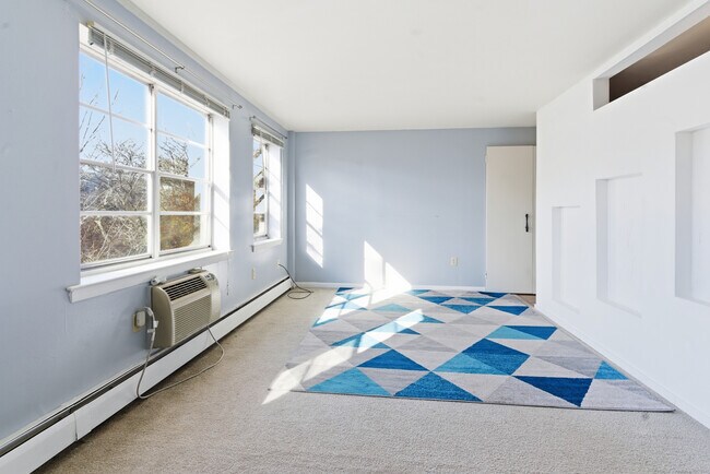 Building Photo - 40 Owen St