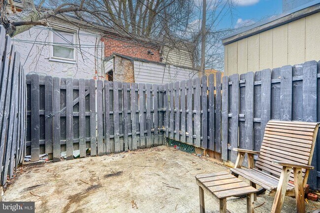 Building Photo - 1138 W Lombard St