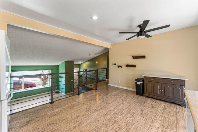 Building Photo - Beautiful 3 Bed, 2 Bath Home in Aurora with Backyard and Deck!