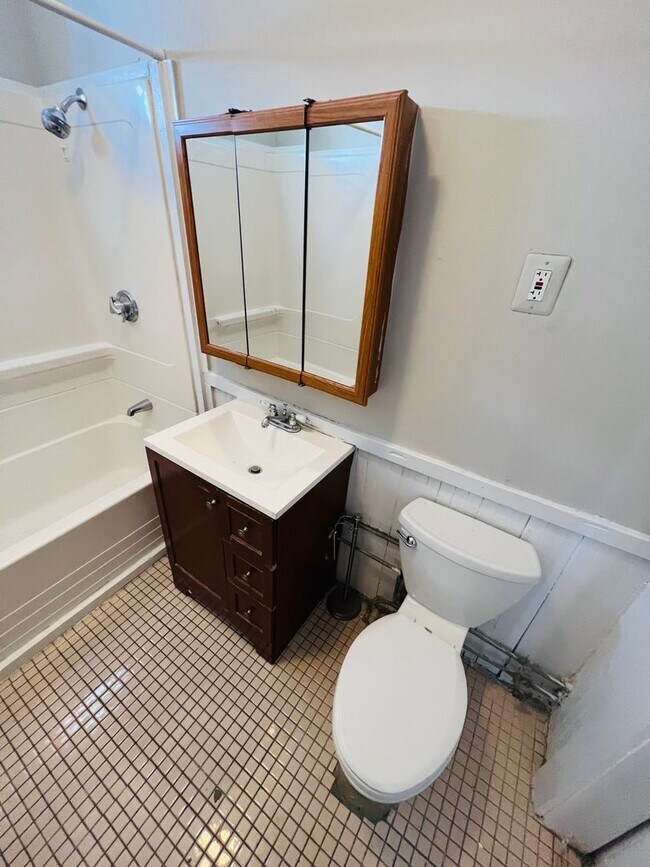 Building Photo - NEWLY RENOVATED PENTHOUSE UNIT