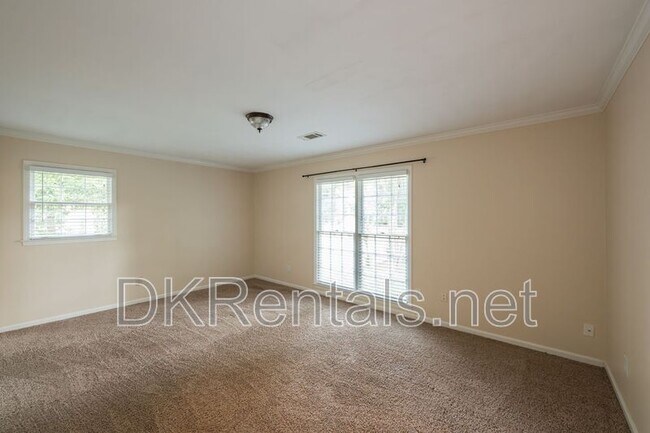 Building Photo - 225 Pebble Trail
