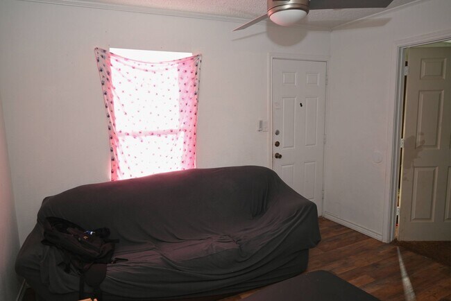 Building Photo - 902 Flood St