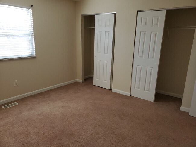 Building Photo - 1215 Weybridge Rd