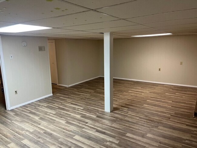 Building Photo - 3 or 4 Bedroom / 2 Bath Home   Kingsport TN