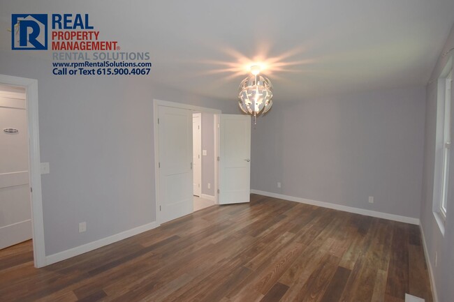 Building Photo - Great 3 bd 2.5 ba with Washer/Dryer includ...