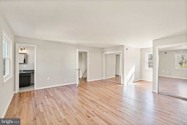 Building Photo - 9356 Birchwood Ct
