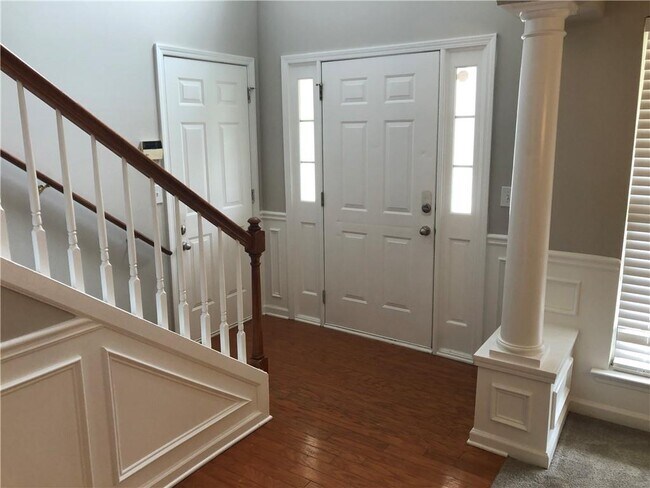 Building Photo - 1909 Hampton Springs Ct SW